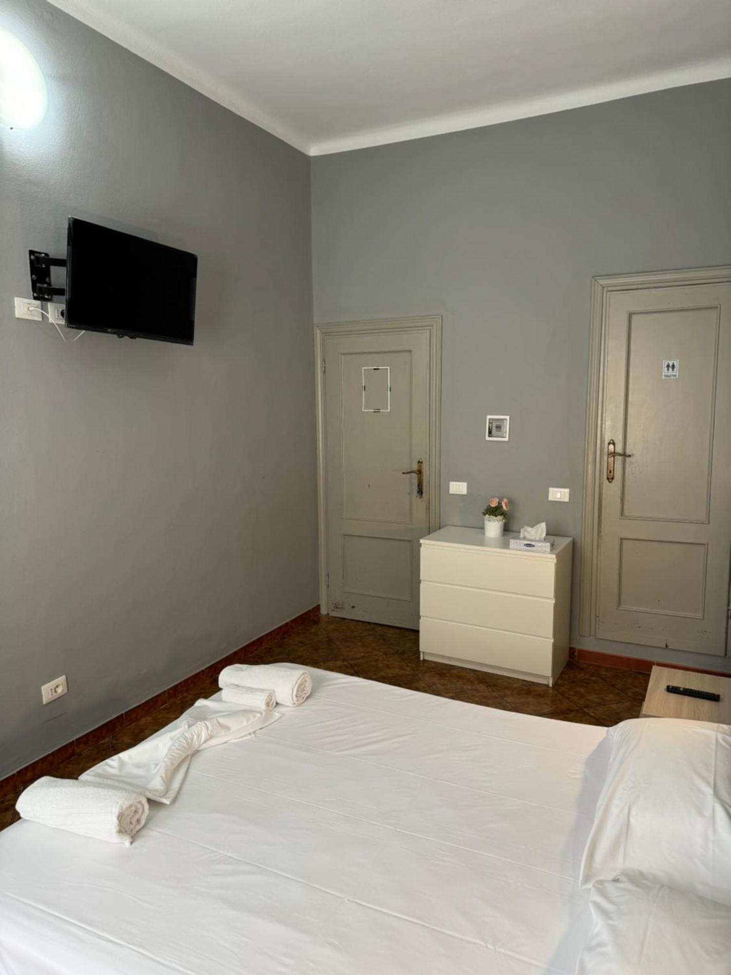 Crown Guest House Pisa Exterior foto